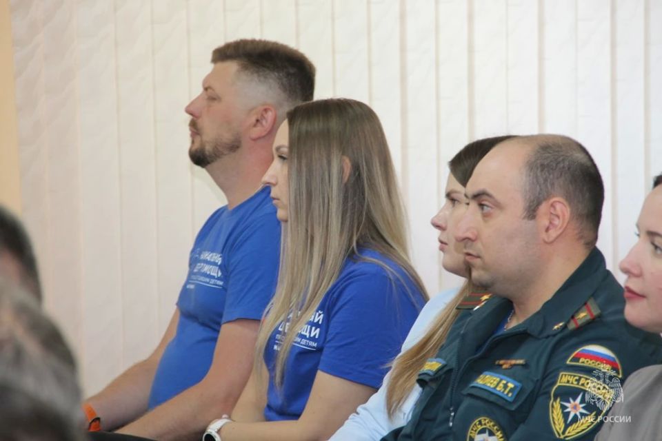 Медали «За спасение на пожаре» и грамоты волонтерам вручены в региональном управлении МЧС России Медали «За спасение на пожаре» и грамоты волонтерам вручены в региональном управлении МЧС России