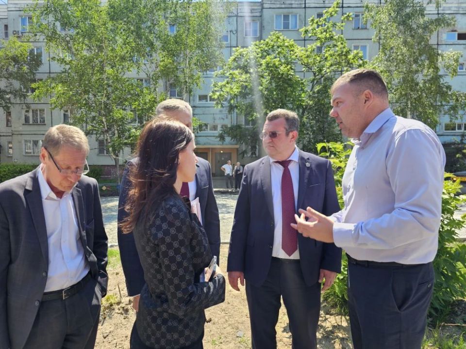 В Хабаровском крае приступили к благоустройству дворовых территорий В Хабаровском крае приступили к благоустройству дворовых территорий