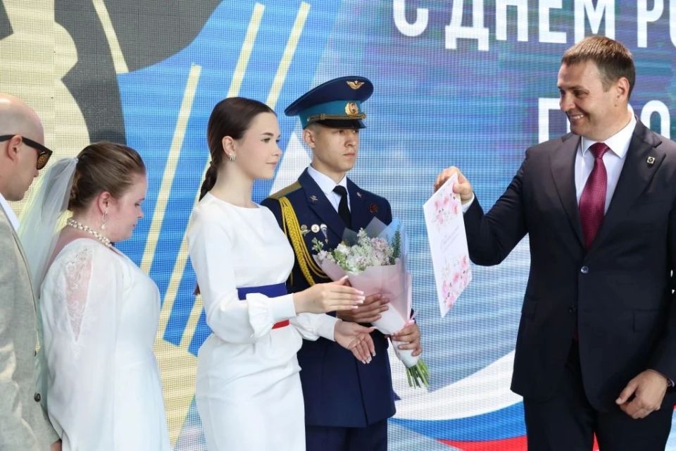 Дмитрий Демешин: День России встречаем в вечно юном Комсомольске-на-Амуре Дмитрий Демешин: День России встречаем в вечно юном Комсомольске-на-Амуре
