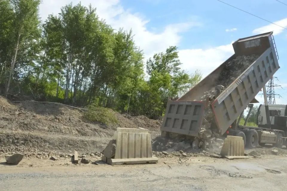 Продолжаем приводить в порядок дороги в Амурске Продолжаем приводить в порядок дороги в Амурске