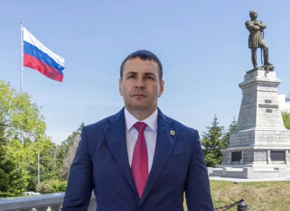 Губернатор Дмитрий Демешин поздравил жителей Хабаровского края с Днём России