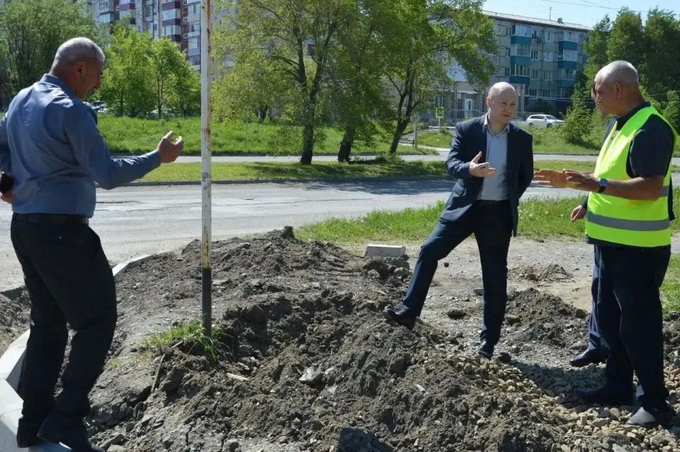 Продолжаем приводить в порядок дороги в Амурске Продолжаем приводить в порядок дороги в Амурске
