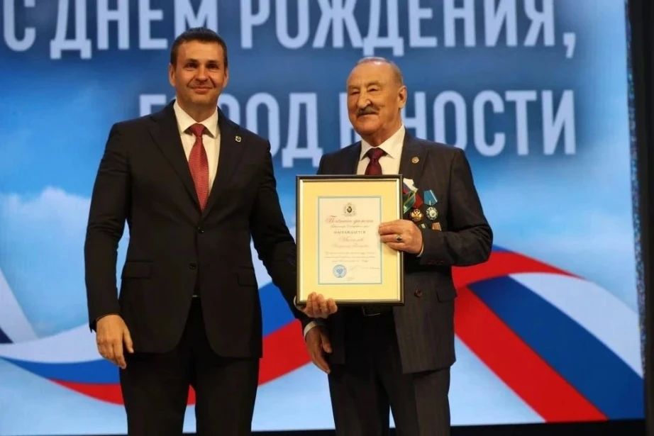Глава региона вручил заслуженные награды лучшим специалистам Комсомольска-на-Амуре Глава региона вручил заслуженные награды лучшим специалистам Комсомольска-на-Амуре