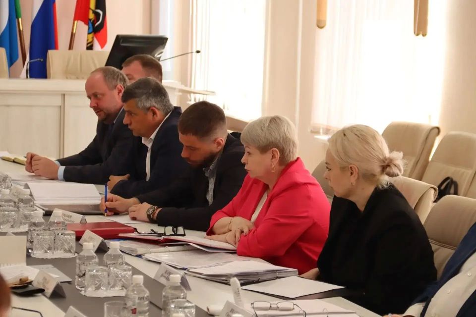 Провел очередное аппаратное совещание Провел очередное аппаратное совещание