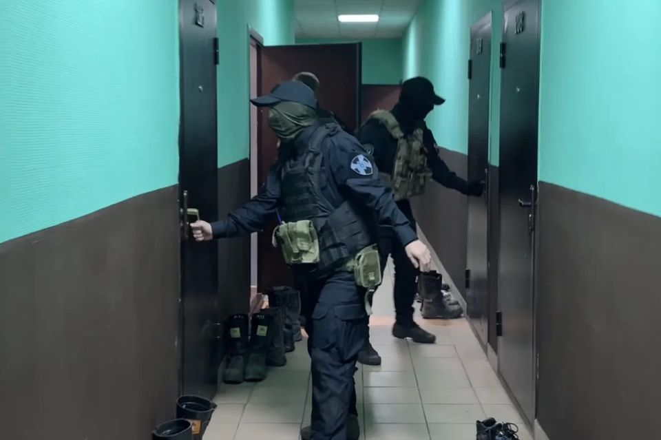 В Комосомольске-на-Амуре сотрудники ОМОН «Ураган» Управления Росгвардии по Хабаровскому краю оказали силовую поддержку коллегам из полиции при проведении оперативно-профилактического мероприятия «Нелегал-2026», направленного... В Комосомольске-на-Амуре сотрудники ОМОН «Ураган» Управления Росгвардии по Хабаровскому краю оказали силовую поддержку коллегам из полиции при проведении оперативно-профилактического мероприятия «Нелегал-2026», направленного...