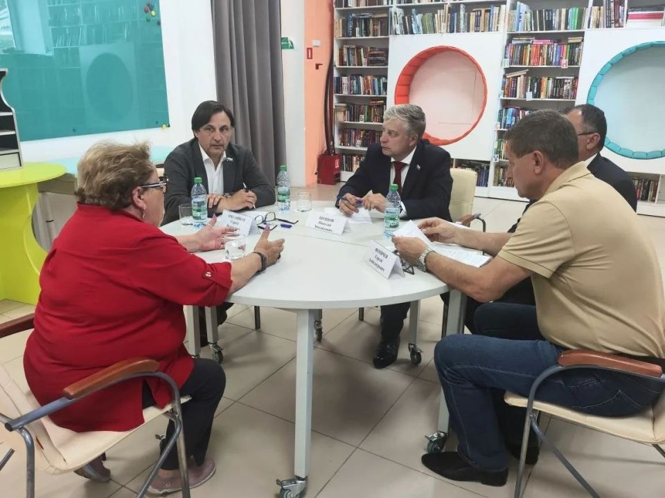 Александр Жорник: Вчера, совместно с коллегами-депутатами Законодательной Думы Хабаровского края работали в Солнечном муниципальном округе Александр Жорник: Вчера, совместно с коллегами-депутатами Законодательной Думы Хабаровского края работали в Солнечном муниципальном округе
