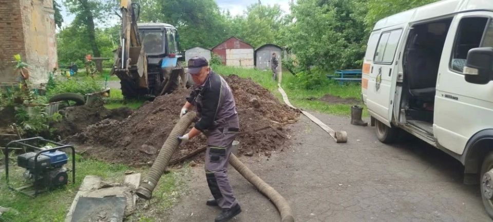 Аварийно-восстановительная бригада Хабаровского края продолжает работу на территории г. Дебальцево Аварийно-восстановительная бригада Хабаровского края продолжает работу на территории г. Дебальцево