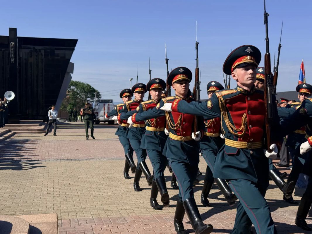 Руководитель регионального следственного управления возложил цветы к Вечному огню Руководитель регионального следственного управления возложил цветы к Вечному огню