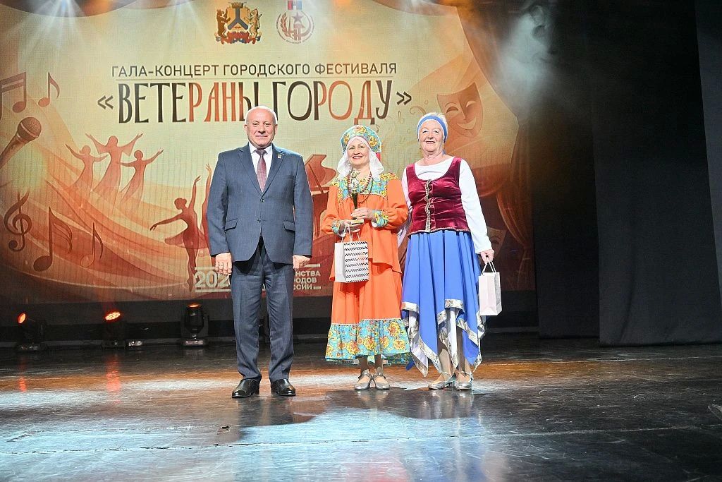 Открыл галаконцерт фестиваля «Ветераны — городу» в КСК «Арсеналец» Открыл галаконцерт фестиваля «Ветераны — городу» в КСК «Арсеналец»