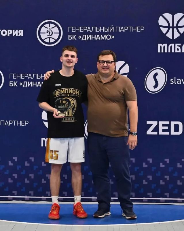 Все виды медалей завоевали хабаровские команды на Межрегиональной любительской баскетбольной лиги ДФО во Владивостоке Все виды медалей завоевали хабаровские команды на Межрегиональной любительской баскетбольной лиги ДФО во Владивостоке