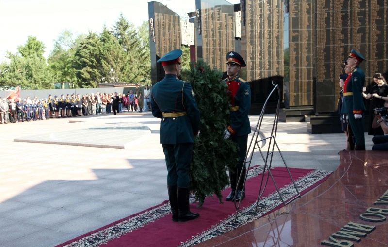 Вечная слава героям: руководство УМВД России по Хабаровскому краю приняло участие в церемонии, приуроченной ко Дню памяти и скорби Вечная слава героям: руководство УМВД России по Хабаровскому краю приняло участие в церемонии, приуроченной ко Дню памяти и скорби