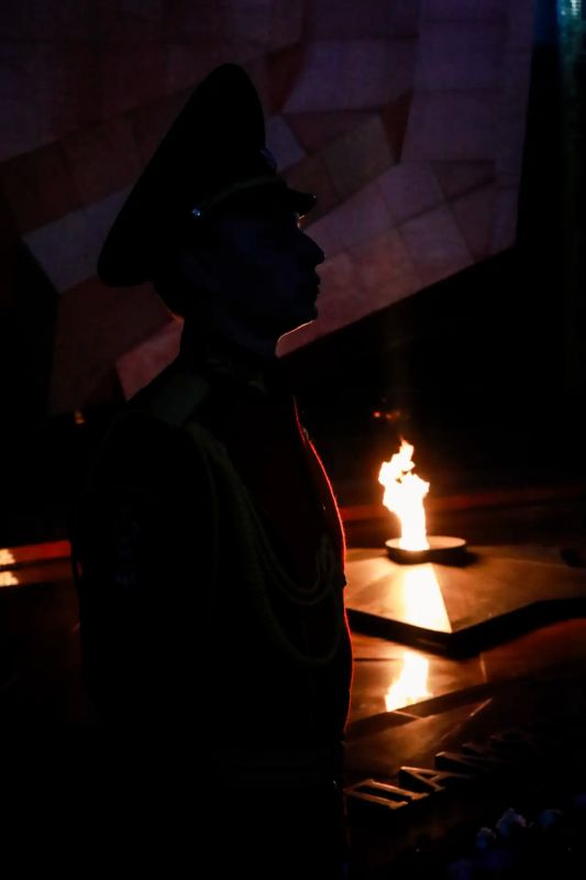 Транспортные полицейские Дальнего Востока почтили память погибших в Великой Отечественной войне и возложили цветы к Вечному огню Транспортные полицейские Дальнего Востока почтили память погибших в Великой Отечественной войне и возложили цветы к Вечному огню