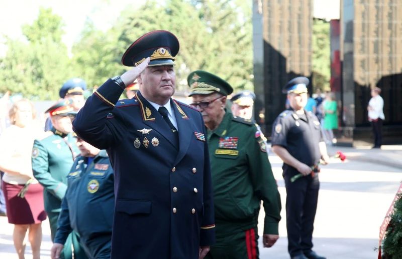 Вечная слава героям: руководство УМВД России по Хабаровскому краю приняло участие в церемонии, приуроченной ко Дню памяти и скорби Вечная слава героям: руководство УМВД России по Хабаровскому краю приняло участие в церемонии, приуроченной ко Дню памяти и скорби