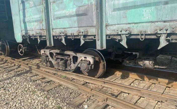 Вагон грузового поезда сошел с рельсов в Хабаровском крае