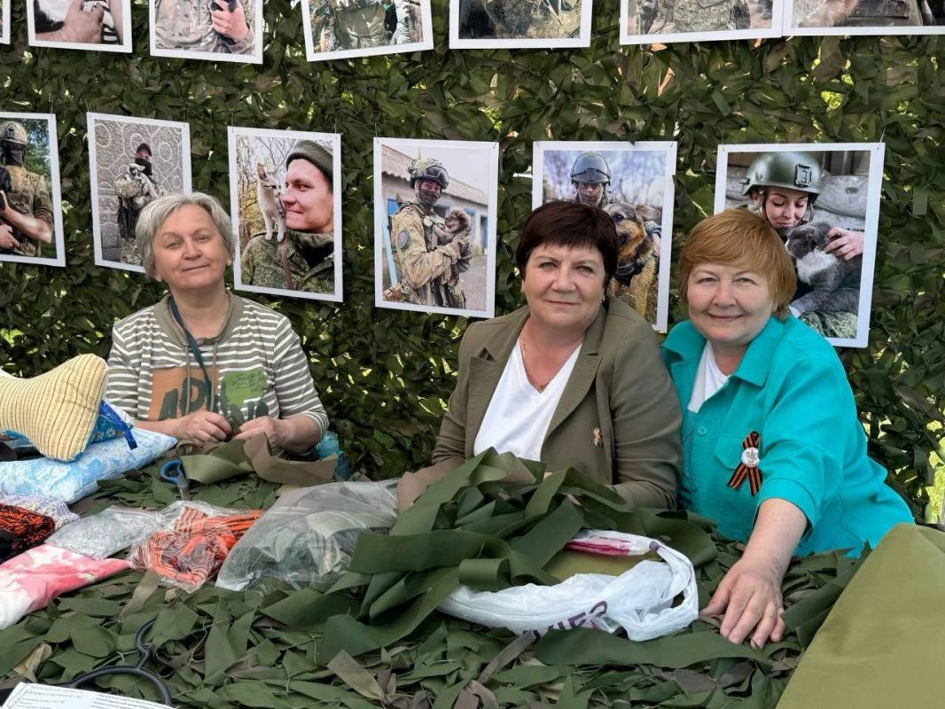 Волонтёры из Хабаровска научили местных жителей плести маскировку