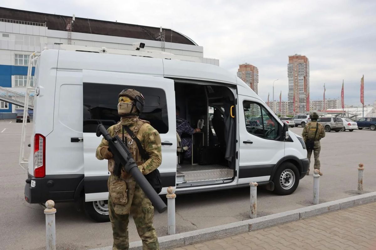 В Хабаровске росгвардейцы провели тренировки по обеспечению общественной безопасности в период проведения спортивных мероприятий В Хабаровске росгвардейцы провели тренировки по обеспечению общественной безопасности в период проведения спортивных мероприятий