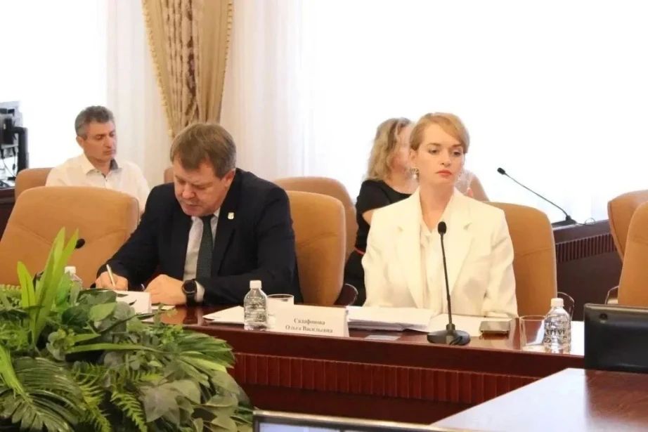 Власти Хабаровского края ведут работу по оперативному пополнению запасов и выстраиванию логистики по поставкам топлива на независимые АЗС Власти Хабаровского края ведут работу по оперативному пополнению запасов и выстраиванию логистики по поставкам топлива на независимые АЗС