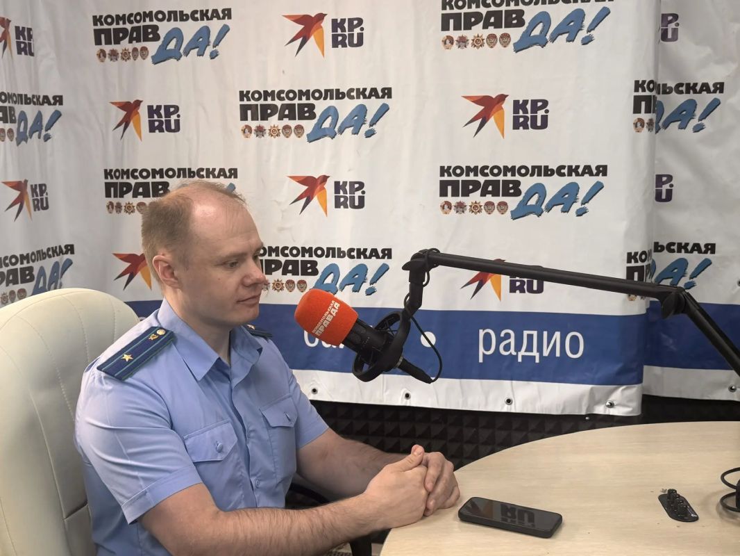 О результатах работы по борьбе с коррупцией в эфире КП-Хабаровск рассказал старший помощник Дальневосточного транспортного прокурора по надзору за исполнением законодательства о противодействии коррупции Илья Пантелеев