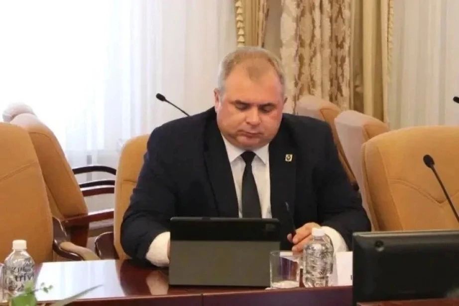 Власти Хабаровского края ведут работу по оперативному пополнению запасов и выстраиванию логистики по поставкам топлива на независимые АЗС Власти Хабаровского края ведут работу по оперативному пополнению запасов и выстраиванию логистики по поставкам топлива на независимые АЗС