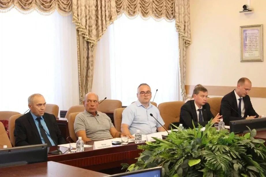 Власти Хабаровского края ведут работу по оперативному пополнению запасов и выстраиванию логистики по поставкам топлива на независимые АЗС Власти Хабаровского края ведут работу по оперативному пополнению запасов и выстраиванию логистики по поставкам топлива на независимые АЗС