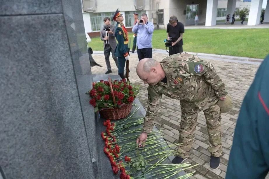 Имя Героя Российской Федерации Василия Дяк увековечили на Обелиске Славы в Хабаровске Имя Героя Российской Федерации Василия Дяк увековечили на Обелиске Славы в Хабаровске