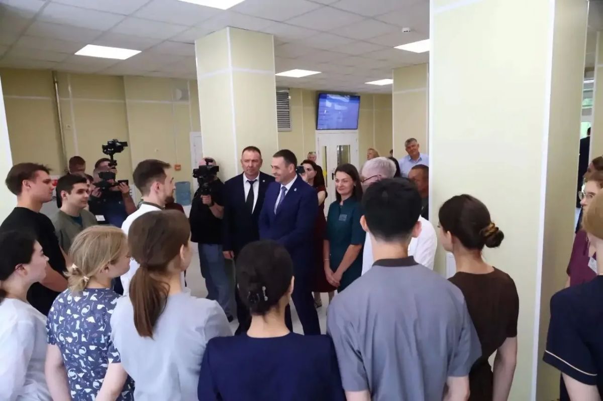 Дмитрий Демешин: Уже в сентябре 450 молодых медиков выйдут на работу в больницы и поликлиники края после обучения по целевым программам Дмитрий Демешин: Уже в сентябре 450 молодых медиков выйдут на работу в больницы и поликлиники края после обучения по целевым программам
