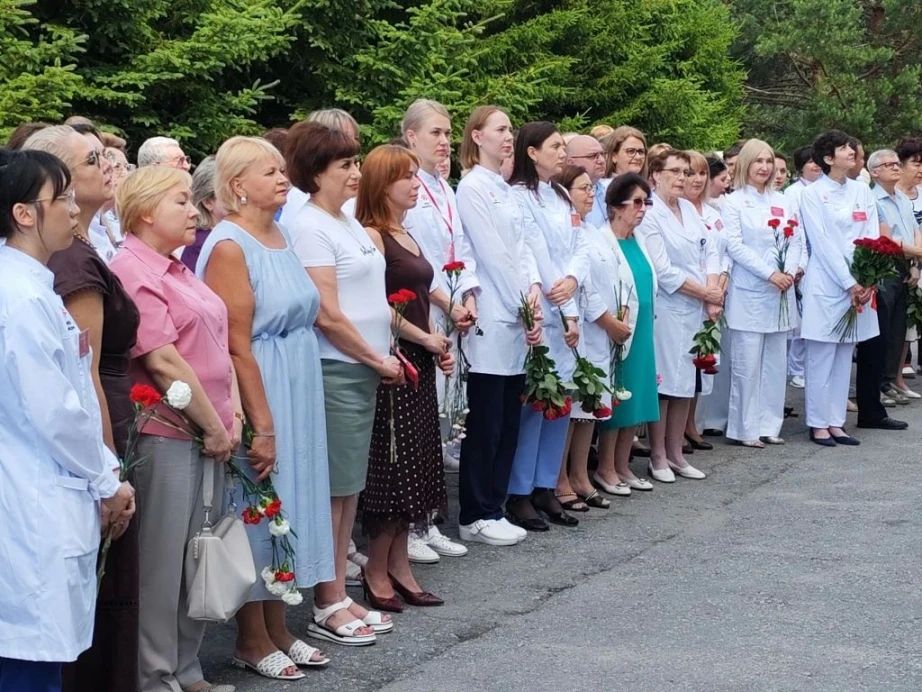 Память профессора Кропачевой увековечили в Хабаровске: ее ученики – основа кадрового потенциала краевой медицины Память профессора Кропачевой увековечили в Хабаровске: ее ученики – основа кадрового потенциала краевой медицины