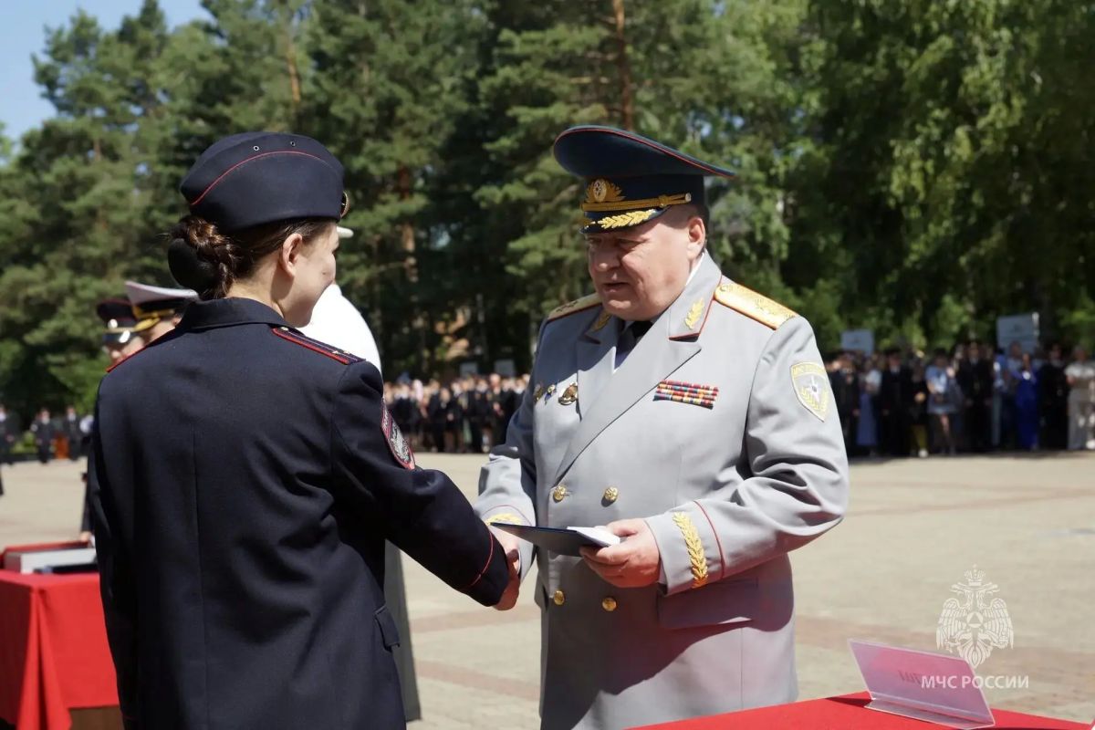 Начальник Главного управления МЧС России по Хабаровскому краю принял участие в торжественном мероприятии в ДВЮИ МВД России имени И.Ф. Шилова