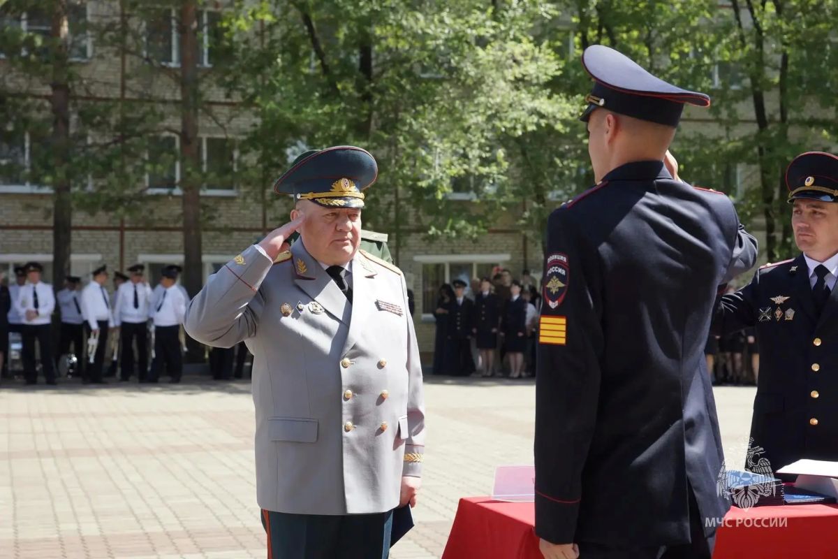 Начальник Главного управления МЧС России по Хабаровскому краю принял участие в торжественном мероприятии в ДВЮИ МВД России имени И.Ф. Шилова Начальник Главного управления МЧС России по Хабаровскому краю принял участие в торжественном мероприятии в ДВЮИ МВД России имени И.Ф. Шилова