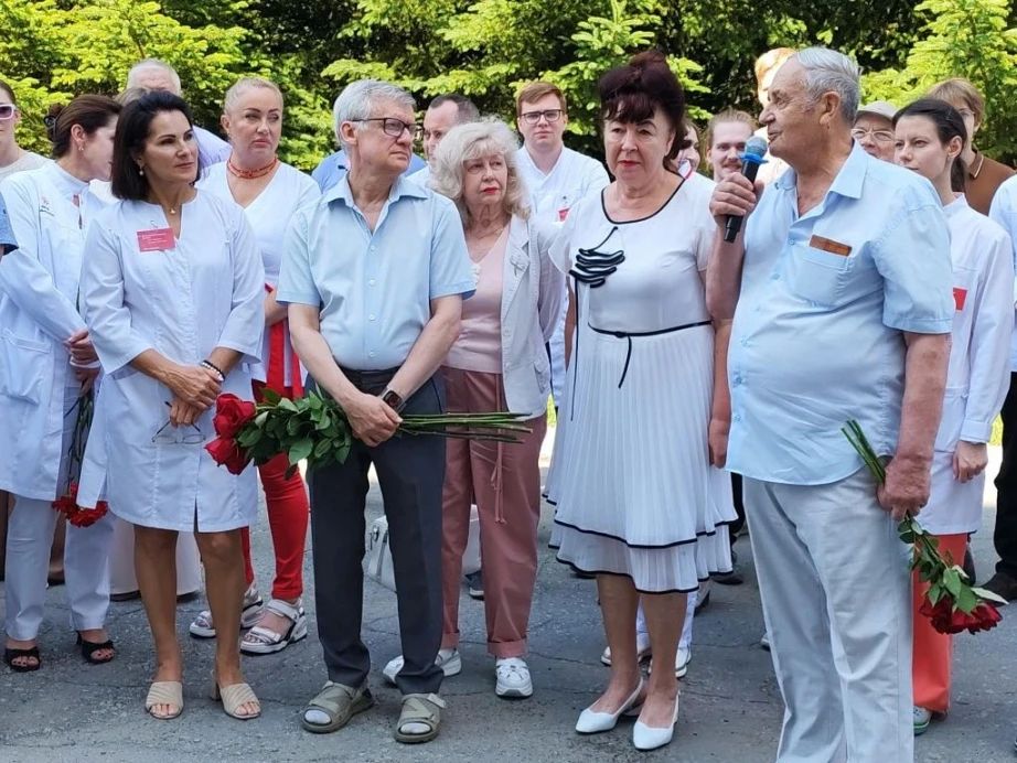 Память профессора Кропачевой увековечили в Хабаровске: ее ученики – основа кадрового потенциала краевой медицины Память профессора Кропачевой увековечили в Хабаровске: ее ученики – основа кадрового потенциала краевой медицины