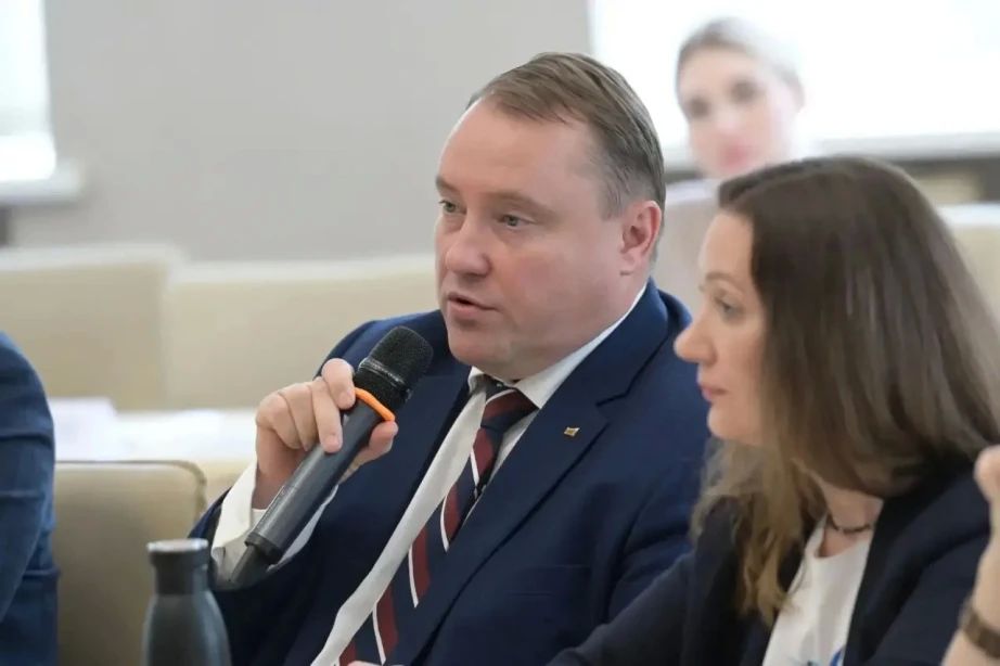 Дмитрий Демешин: «Создаем комфортные условия для бизнеса, чтобы в крае появлялись новые рабочие места» Дмитрий Демешин: «Создаем комфортные условия для бизнеса, чтобы в крае появлялись новые рабочие места»