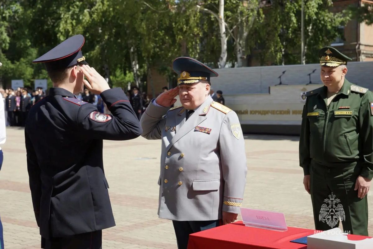 Начальник Главного управления МЧС России по Хабаровскому краю принял участие в торжественном мероприятии в ДВЮИ МВД России имени И.Ф. Шилова Начальник Главного управления МЧС России по Хабаровскому краю принял участие в торжественном мероприятии в ДВЮИ МВД России имени И.Ф. Шилова