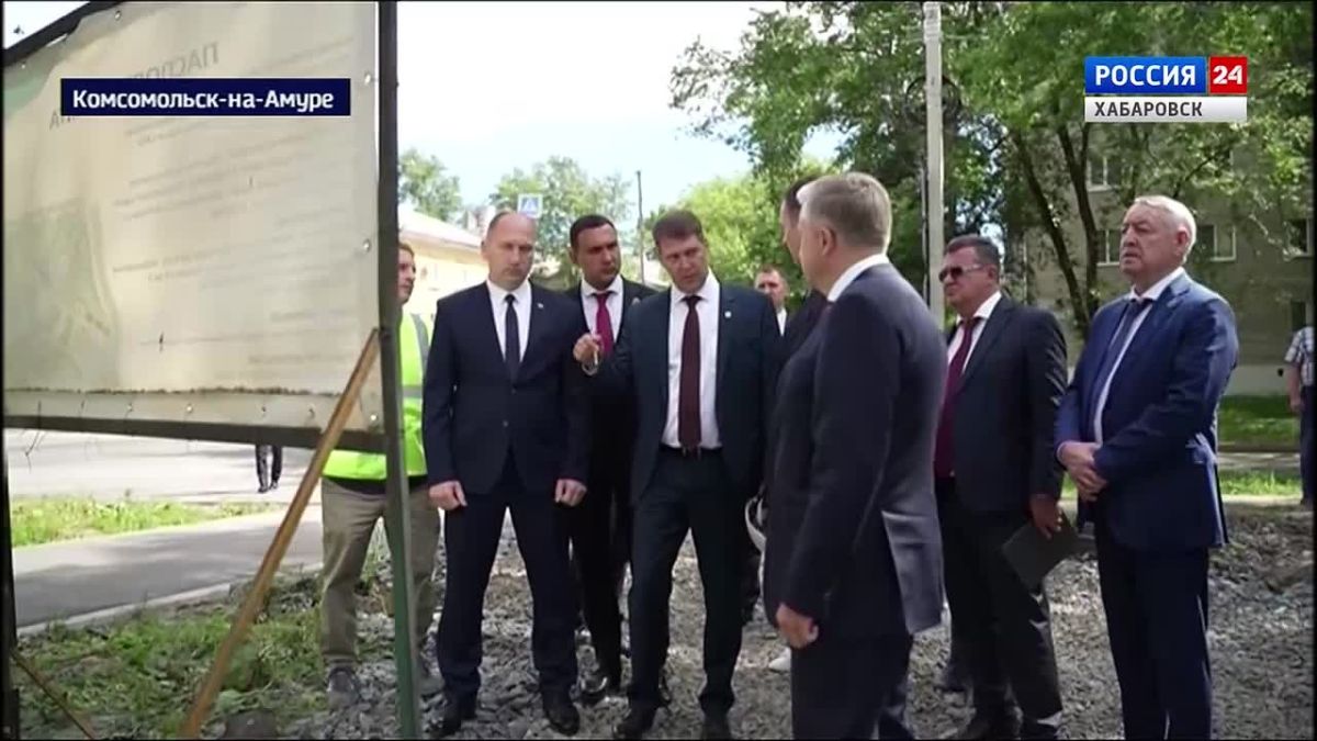 Дмитрий Демешин проверил ход работ по обустройству сквера Героям СВО в Городе юности