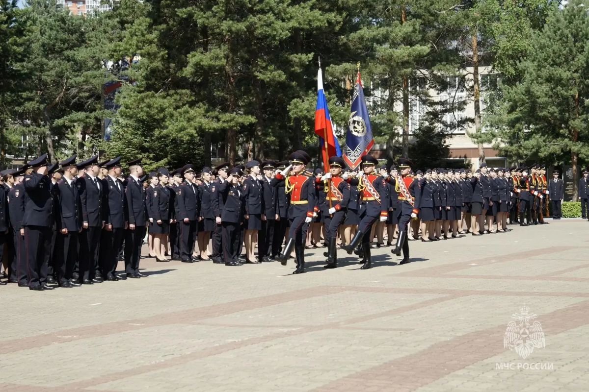 Начальник Главного управления МЧС России по Хабаровскому краю принял участие в торжественном мероприятии в ДВЮИ МВД России имени И.Ф. Шилова Начальник Главного управления МЧС России по Хабаровскому краю принял участие в торжественном мероприятии в ДВЮИ МВД России имени И.Ф. Шилова