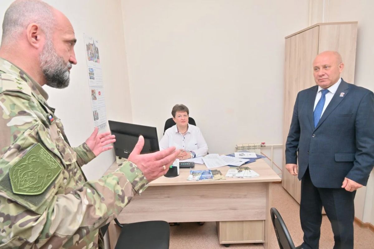 Оперативная помощь: Сергей Кравчук проинспектировал работу центра «СВОи люди» в Хабаровске