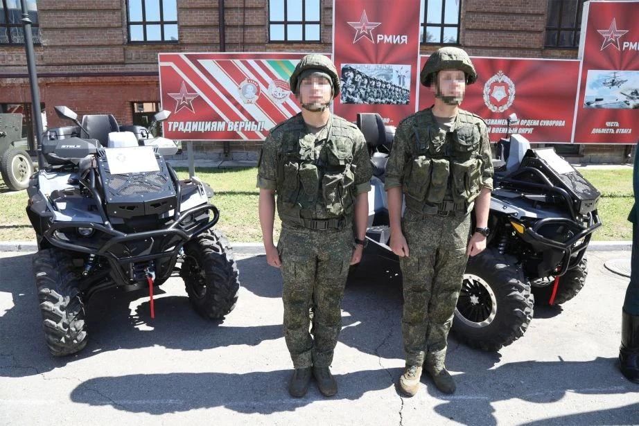 Вице-губернатор края Артем Мельников передал очередную партию техники для военнослужащих Вице-губернатор края Артем Мельников передал очередную партию техники для военнослужащих