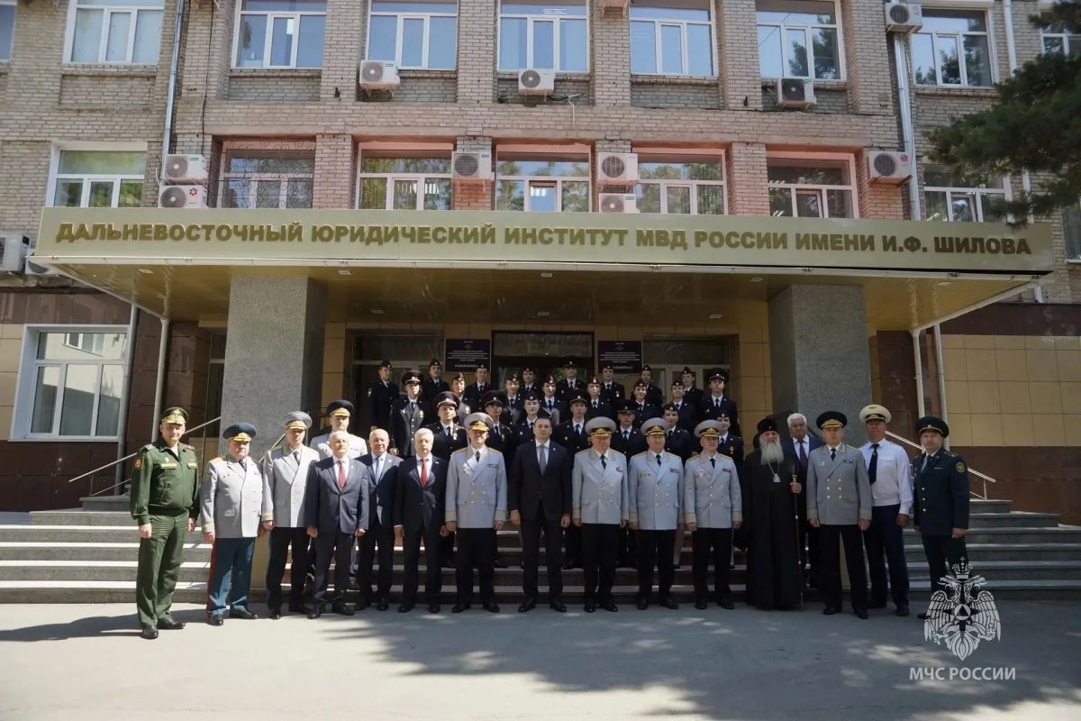 Начальник Главного управления МЧС России по Хабаровскому краю принял участие в торжественном мероприятии в ДВЮИ МВД России имени И.Ф. Шилова Начальник Главного управления МЧС России по Хабаровскому краю принял участие в торжественном мероприятии в ДВЮИ МВД России имени И.Ф. Шилова