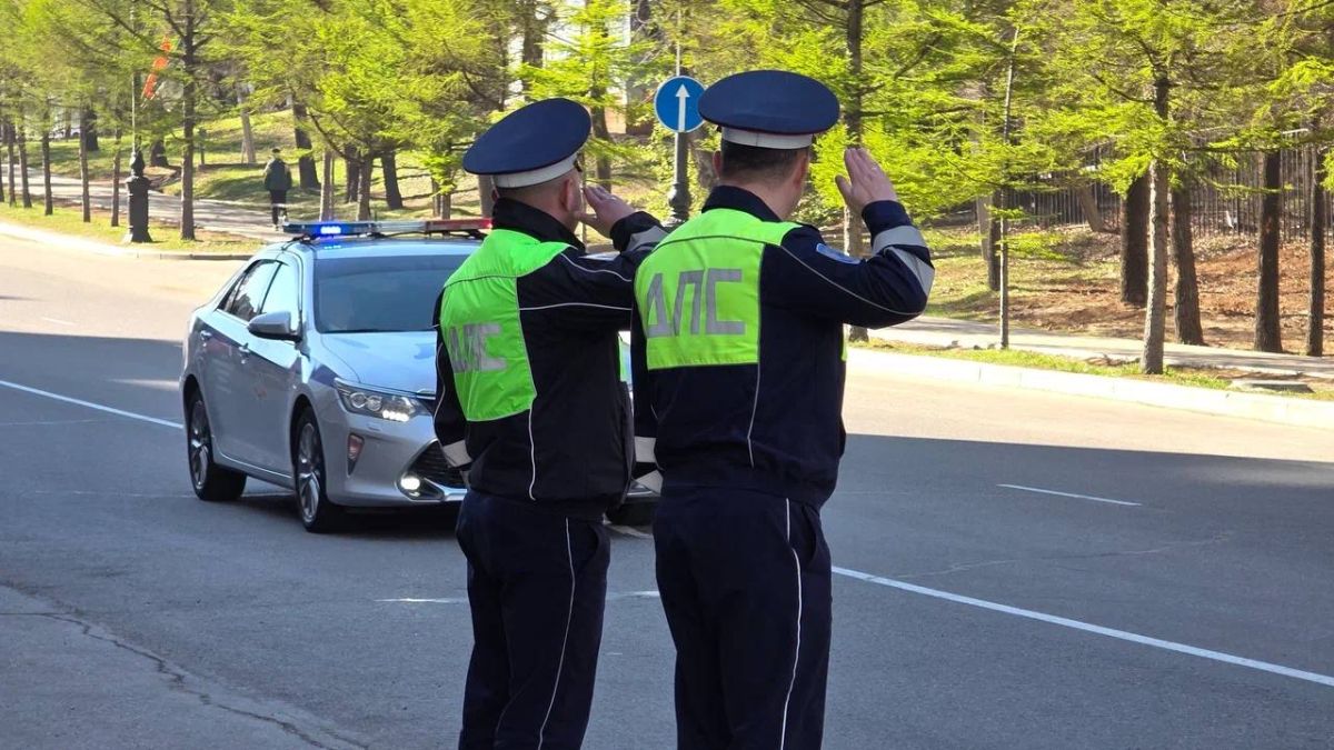 Ежедневно на дороги Хабаровского края выезжают тысячи автомобилей Ежедневно на дороги Хабаровского края выезжают тысячи автомобилей