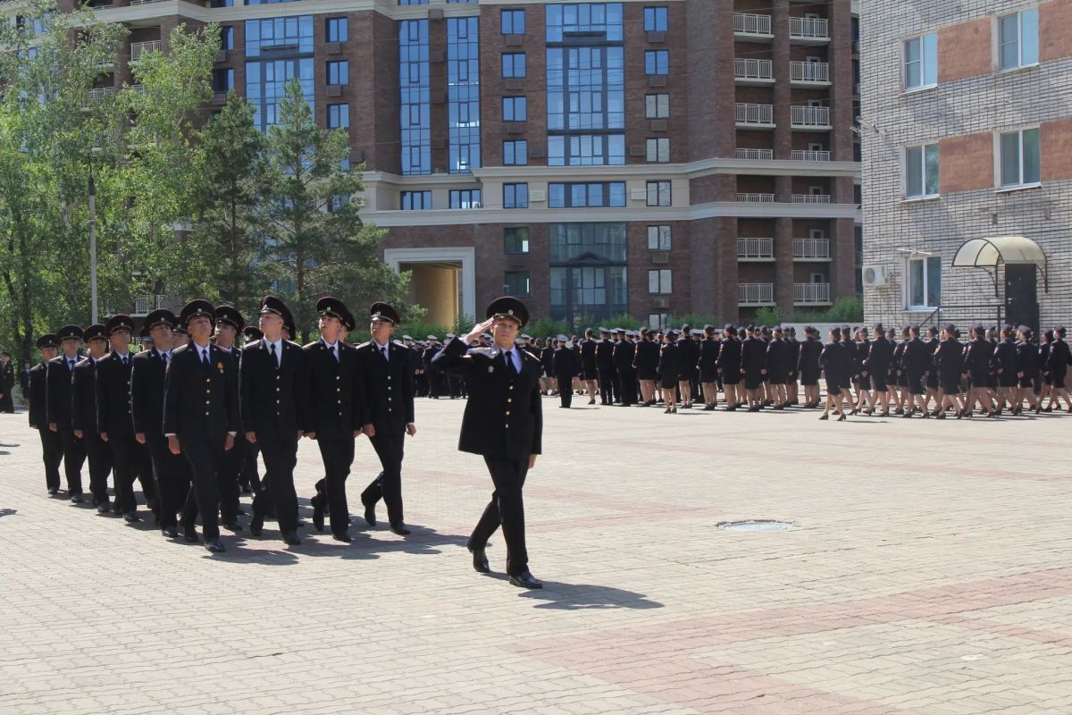 В Хабаровске Владимир Кубышко поздравил выпускников Дальневосточного юридического института МВД России имени И.Ф. Шилова с успешным окончанием учебы В Хабаровске Владимир Кубышко поздравил выпускников Дальневосточного юридического института МВД России имени И.Ф. Шилова с успешным окончанием учебы
