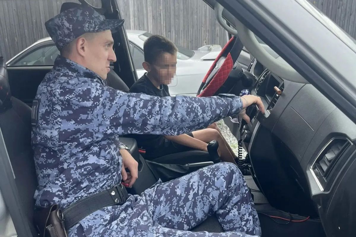 В Хабаровском крае сотрудники Росгвардии навестили ребенка, которому ранее оказали помощь после ДТП В Хабаровском крае сотрудники Росгвардии навестили ребенка, которому ранее оказали помощь после ДТП