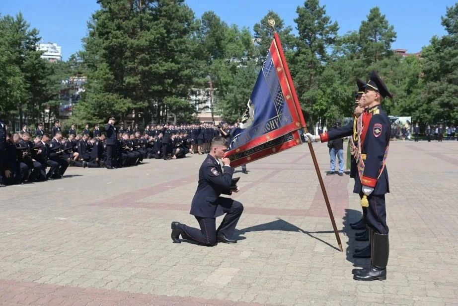 Молодые лейтенанты получили дипломы в Хабаровском крае