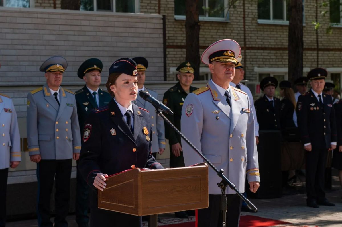 В Хабаровске Владимир Кубышко поздравил выпускников Дальневосточного юридического института МВД России имени И.Ф. Шилова с успешным окончанием учебы В Хабаровске Владимир Кубышко поздравил выпускников Дальневосточного юридического института МВД России имени И.Ф. Шилова с успешным окончанием учебы