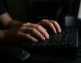 Опасность в сообщениях и звонках: что нужно знать хабаровчанам о современных схемах обмана