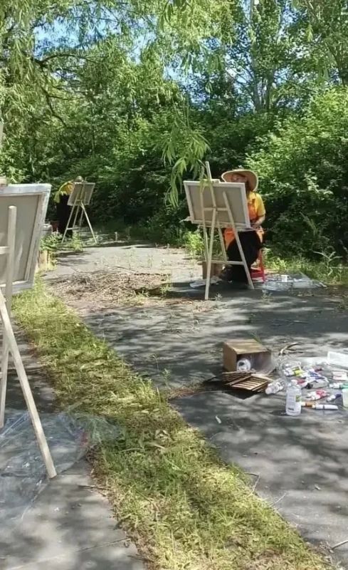 Делегация художников из Хабаровска, Комсомольска-на-Амуре и Иркутска создала произведения искусств в Поднебесной Делегация художников из Хабаровска, Комсомольска-на-Амуре и Иркутска создала произведения искусств в Поднебесной