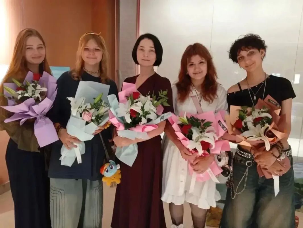 Делегация художников из Хабаровска, Комсомольска-на-Амуре и Иркутска создала произведения искусств в Поднебесной Делегация художников из Хабаровска, Комсомольска-на-Амуре и Иркутска создала произведения искусств в Поднебесной