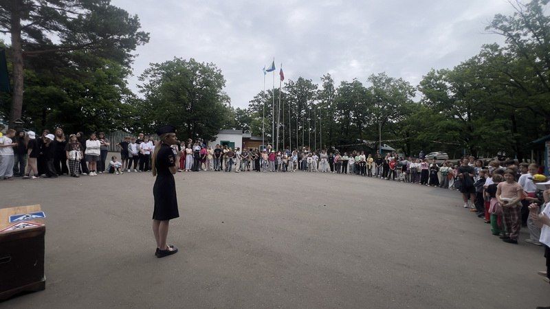 Сотрудники Госавтоинспекции города Хабаровска провели серию профилактических мероприятий «Безопасное лето» в детских оздоровительных лагерях Сотрудники Госавтоинспекции города Хабаровска провели серию профилактических мероприятий «Безопасное лето» в детских оздоровительных лагерях
