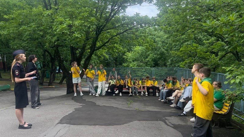 Сотрудники Госавтоинспекции города Хабаровска провели серию профилактических мероприятий «Безопасное лето» в детских оздоровительных лагерях Сотрудники Госавтоинспекции города Хабаровска провели серию профилактических мероприятий «Безопасное лето» в детских оздоровительных лагерях
