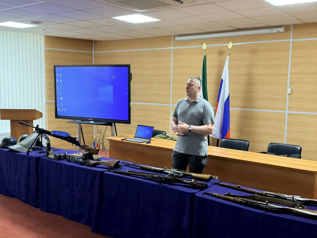 В Хабаровске прокуратура региона провела встречу с юными спортсменами в спортивной школе «Краевой центр единоборств» В Хабаровске прокуратура региона провела встречу с юными спортсменами в спортивной школе «Краевой центр единоборств»