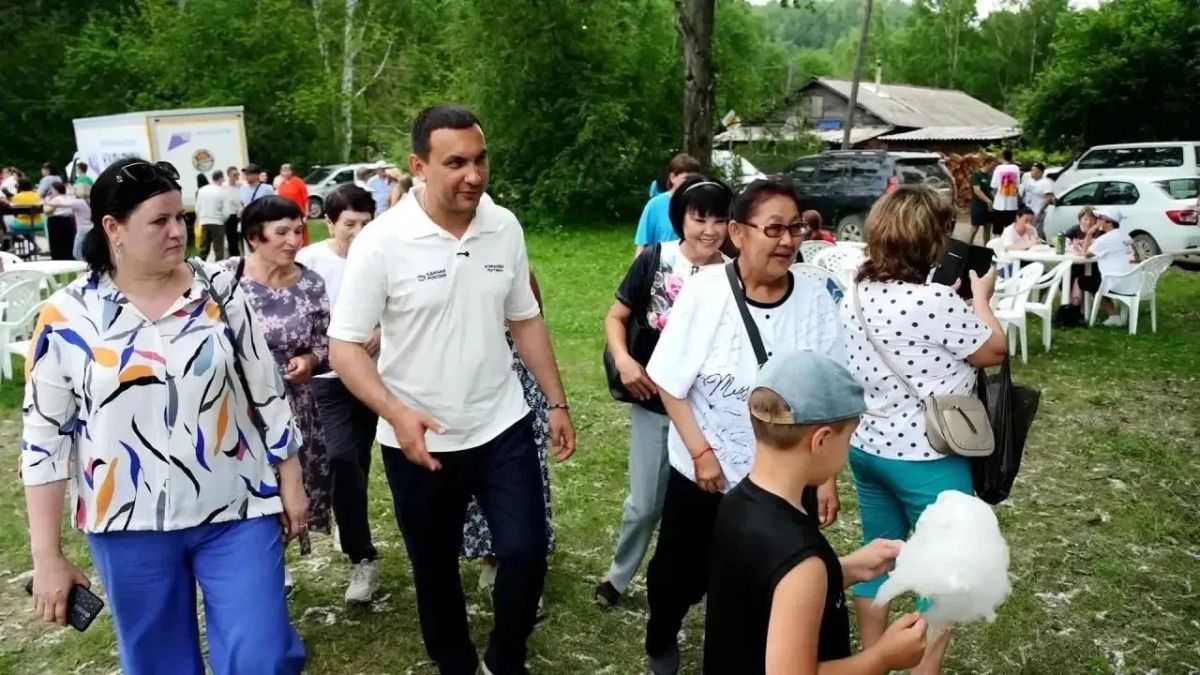 Максим Иванов: «Сила национальных сёл в людях, которые берегут свои корни» Максим Иванов: «Сила национальных сёл в людях, которые берегут свои корни»