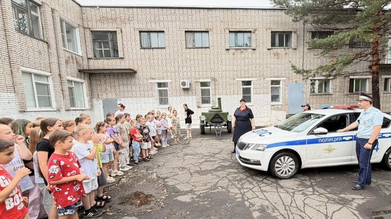 В Комсомольске-на-Амуре сотрудники Госавтоинспекции провели мероприятие "Азбука дорожной безопасности" для детей Центра внешкольной работы "Юность" В Комсомольске-на-Амуре сотрудники Госавтоинспекции провели мероприятие "Азбука дорожной безопасности" для детей Центра внешкольной работы "Юность"